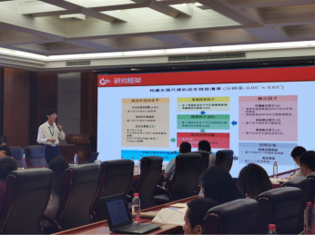 图为冯伟航作头口报告